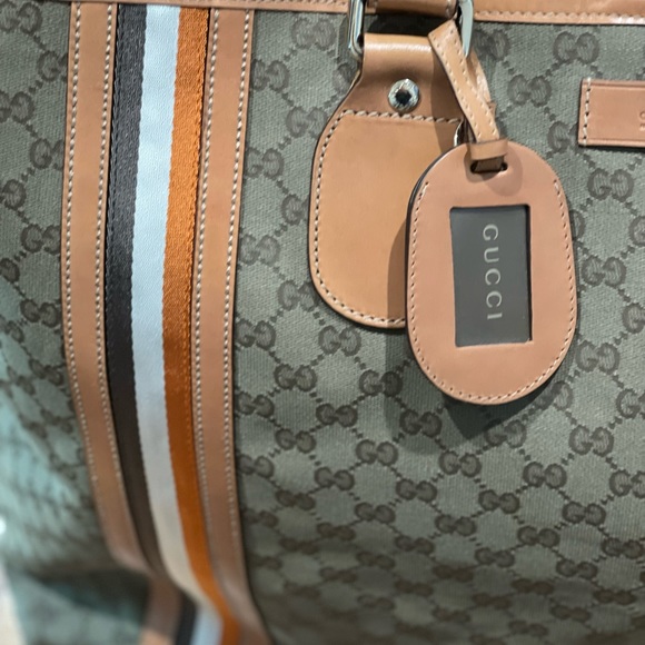 🎉 HOST PICK 🎉 Gucci travel bag overnight luggage bag NEVER CARRIED!   🔥🔥 - Picture 5 of 15